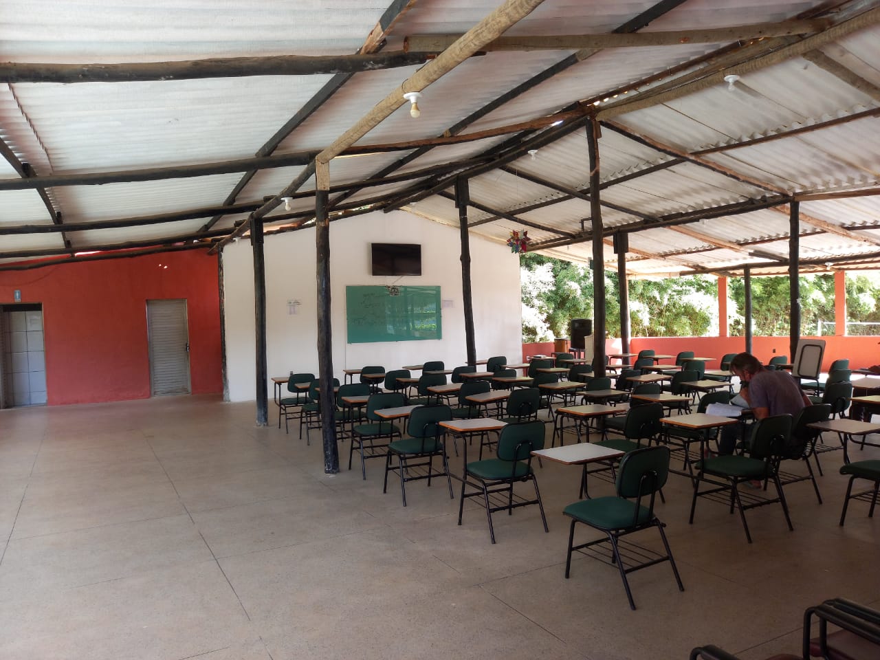 Refeitório amplo e higienizado da unidade